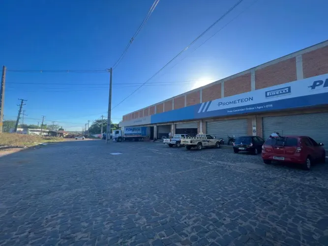Alugo galpão comercial com 600 M², ideal para lojas e distribuição, em rodovia de gran