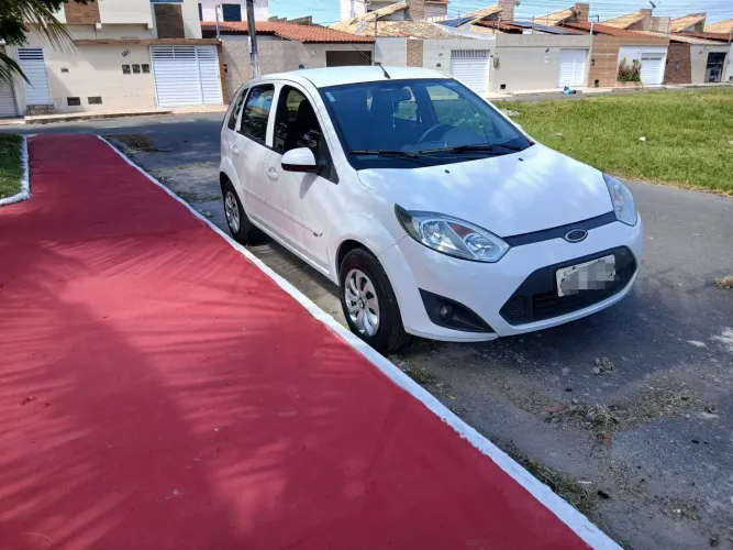 Ford Fiesta SE 1.6 8V Flex 5P 2014