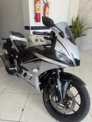 YAMAHA R3 OPORTUNIDADE REPASSE