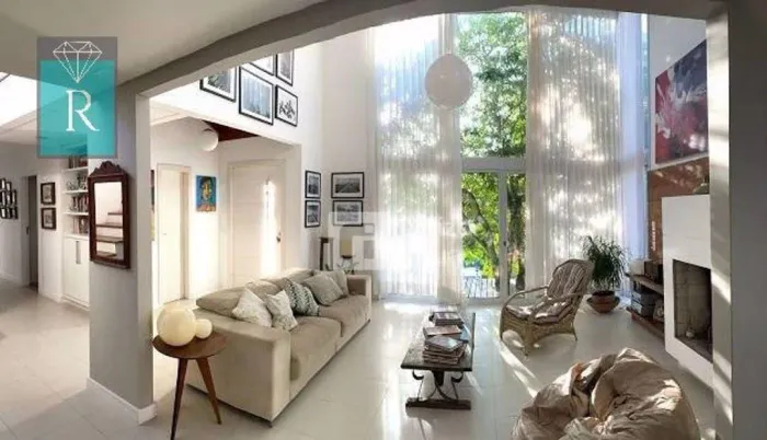 Sobrado Residencial à venda, Sambaqui, Florianópolis - SO0012.