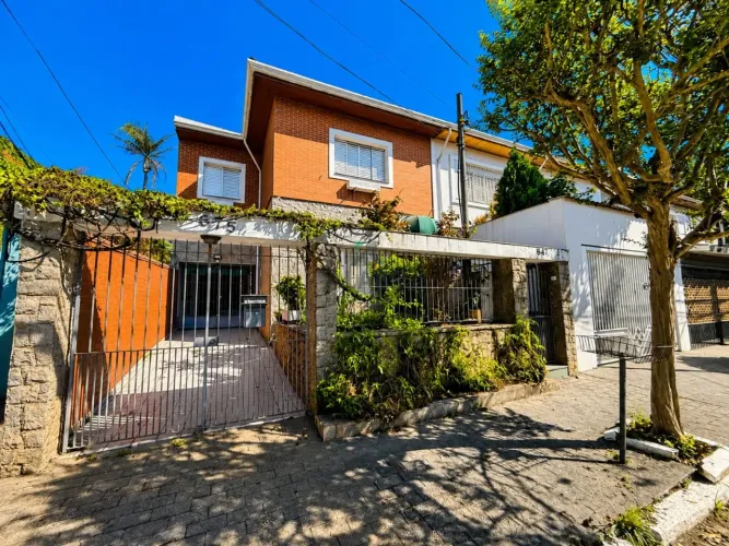 Casa para venda em Vila Cordeiro com 3 quartos, sendo 2 suítes, 150m²