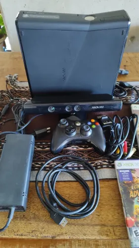 Xbox 360 com Kinect + jogos