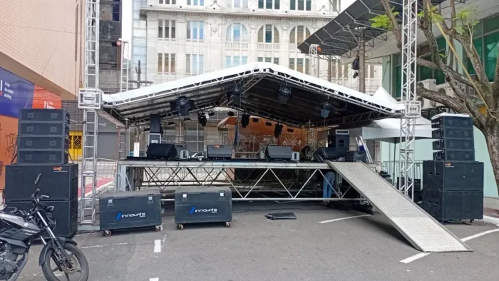 Vendo palco com cobertura em Q25 alumínio com alturas regulável 1m ou 1.70m 6x6