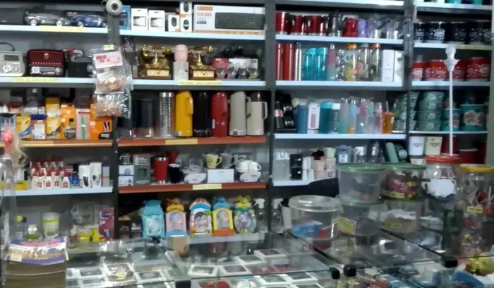 loja completinha mobiliarios e mercadorias