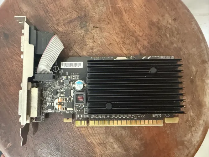 Placa de vídeo GeForce 8400GS de 512M