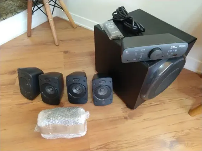Caxias de som Home Theater 5.1 subwoofer logitech Z906 1000 watts
