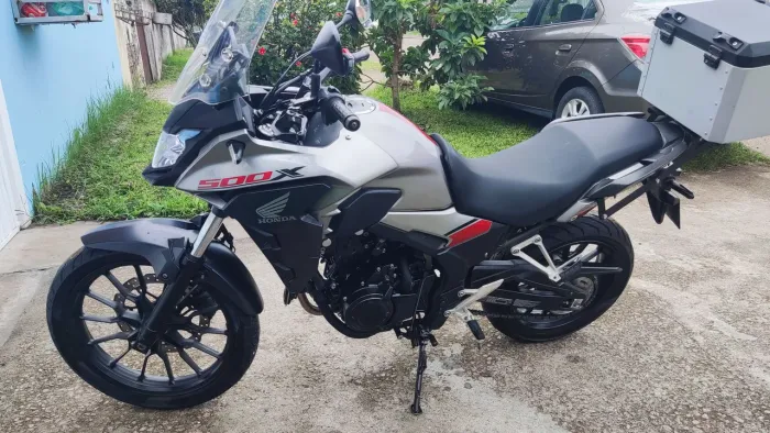 Moto muito bem cuidada, e usada somente para ir ao trabalho.