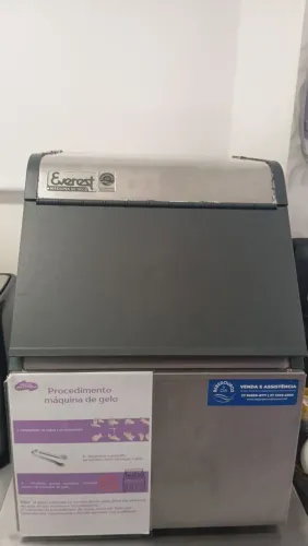 Maqueina de Gelo 50 kilos em 24 horas.