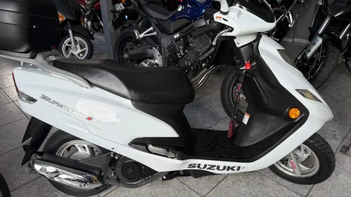 Burgman 125 i 18/18 c/ 6.000 kms