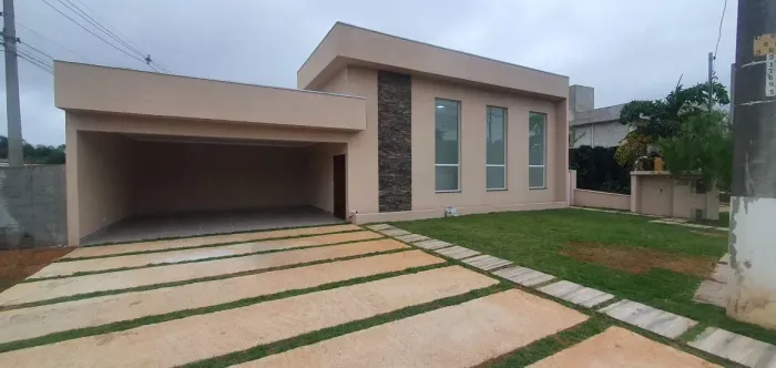 Casa de condomínio para venda tem 208 metros quadrados com 3 quartos