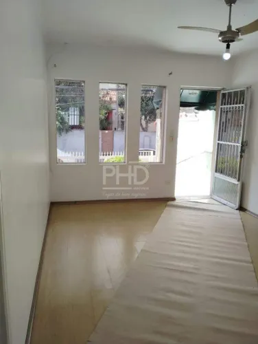 Casa para locação no Rudge Ramos  140m² | 2 Quartos | 4 Vagas | Salão no Piso Inferior