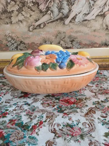 Travessa em cerâmica com detalhes em relevo grande uns 40cm BELÍSSIMA 