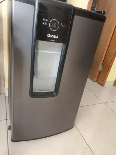 Cervejeira Consul Titanium 82L 220V Display na Porta e Controle de Temperatura - CZD12AT