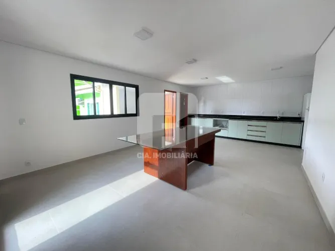 Casa nova com 5 dormitórios no Itacorubi