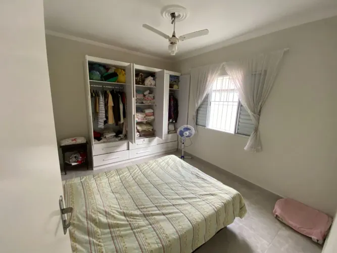 Casa à Venda, 2 quartos com edícula, 100m² por R$ 640.000 - Maracanã - Praia Grande/SP