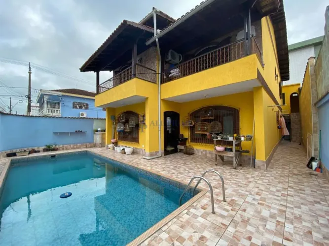 Sobrado à Venda em Boqueirão, Praia Grande - SP
