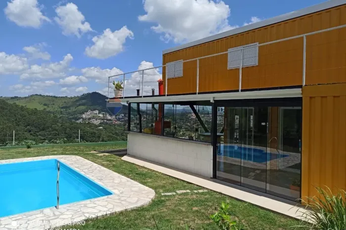 Casa Container em condomínio - 4 dormitórios com piscina