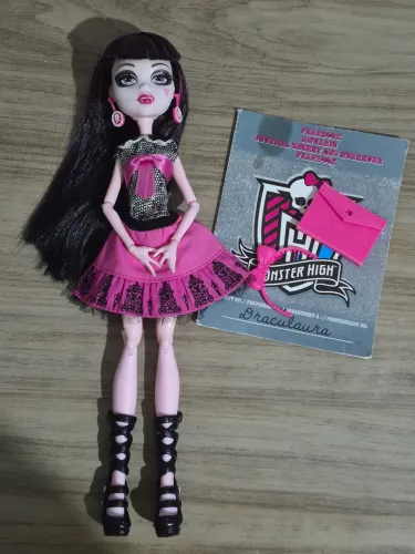 Dracualura picture day monster high