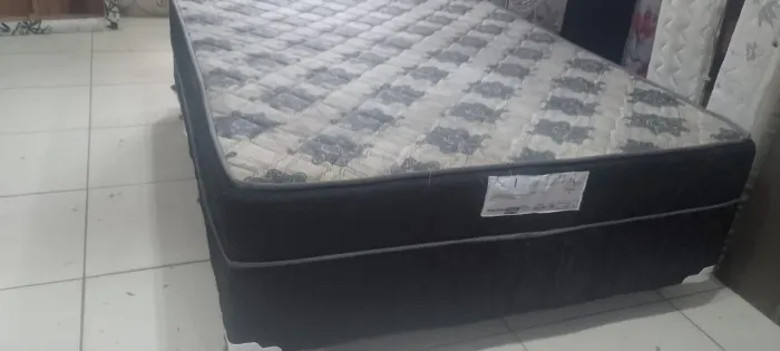 CAMA SEMI NOVA - ENTREGA GRÁTIS (CASAL DE ESPUMA)