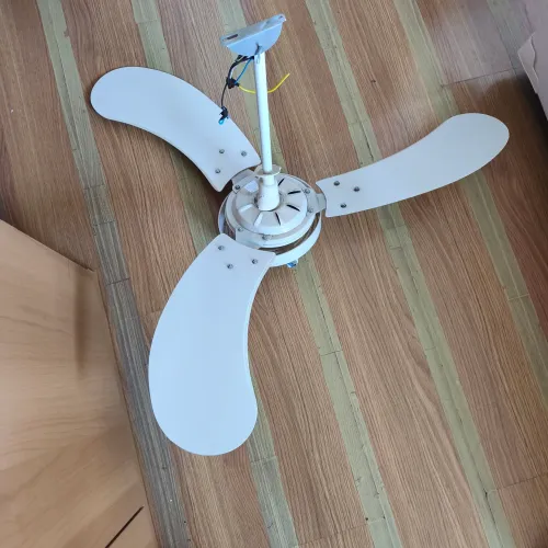 À venda 3 Ventiladores de teto 