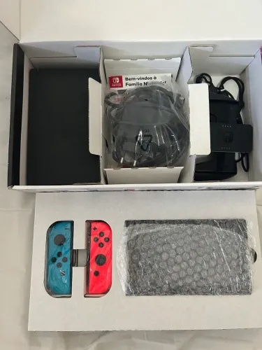 Nintendo Switch V2 + Cartão SD 128gb