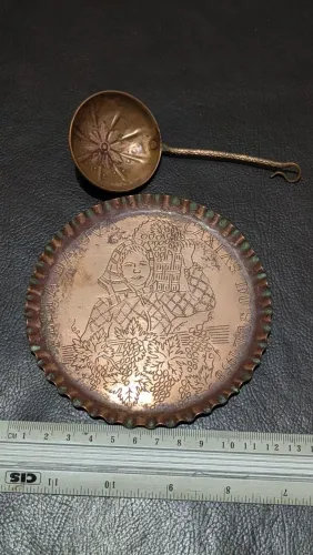  Lote Antiguidade Cobre: Prato Festa da Uva 1958 + Mini Concha Rústica Vintage