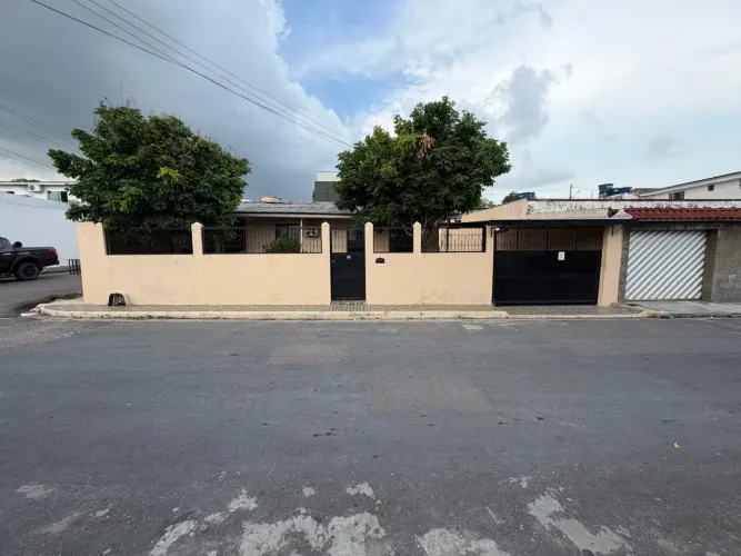 Casa de esquina - Conj. 31 de março no Japiim