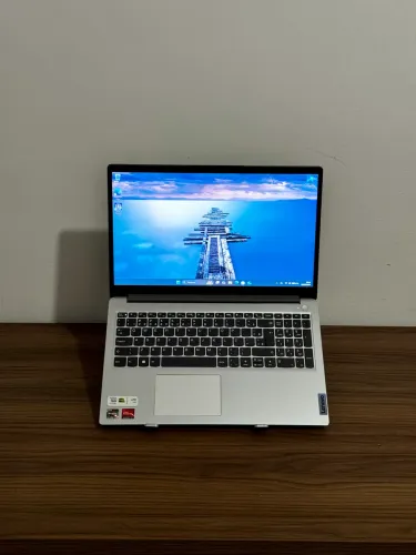 NOTEBOOK LENOVO RYZEN 3 7320U, SSD 256GB, 4GB RAM DDR5 - Entrego - 3 Meses de Garantia