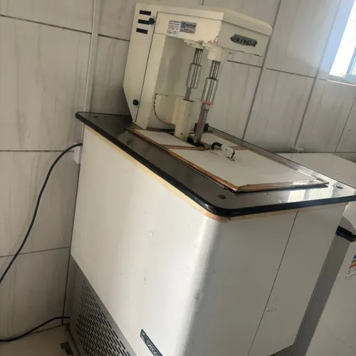 Máquina de produzir sorvetes e picolé