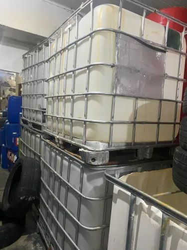Caixa d água engradada 1000L