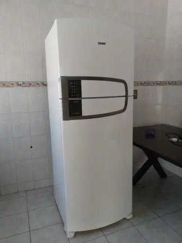 Geladeira frost free 127 volts 437 litros.