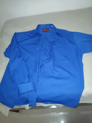 Lindissima camisa cor azul royal
