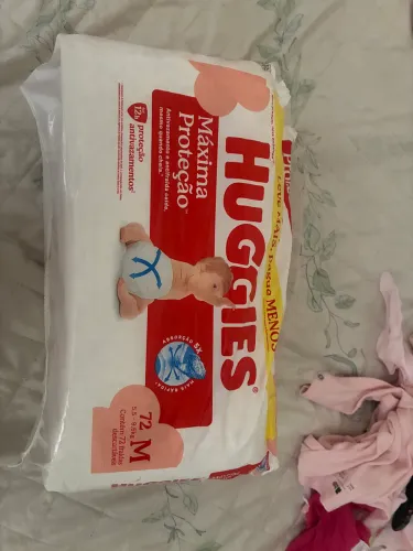 Fraldas descartáveis tamanho m Huggeis 72
