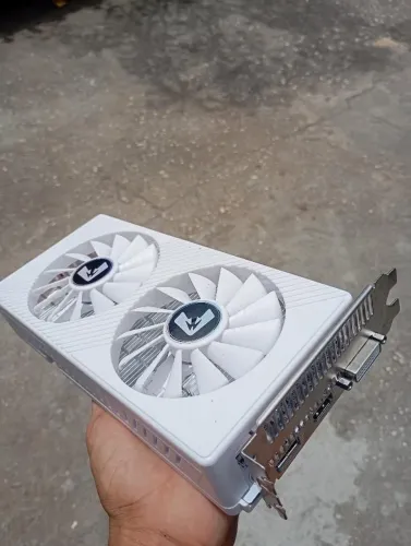 Placa de vídeo RX 580 com defeito + 4GB de RAM funcionando