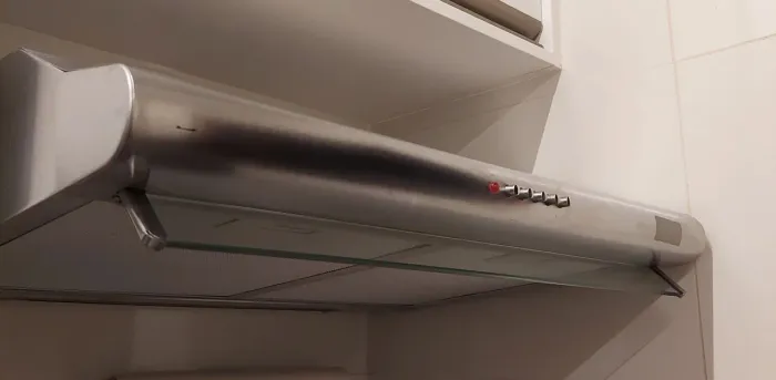 Vendo um depurador de ar inox com vidro para fogão de quarto bocas.