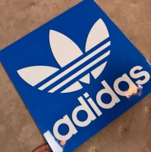 placa adidas mdf e acrilico