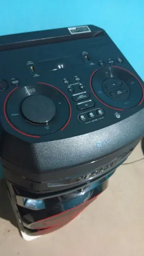 vendo uma caixa de som torre modelo LG preço negociável