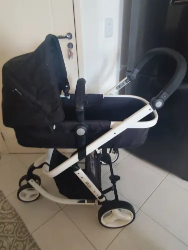 Carrinho c/bebê conforto R$980,00