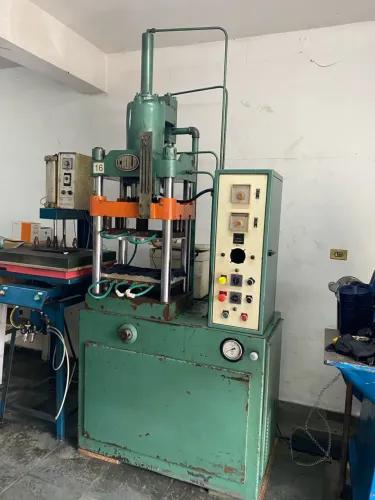 Prensa de 30 TON mesa 40x40