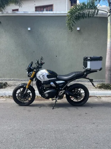 Triumph Speed 400 25-26 6.000km c acessórios