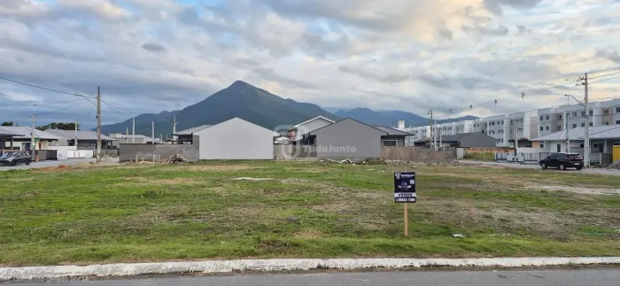 Terreno 262m² de esquina - Lot. Villa Toscana