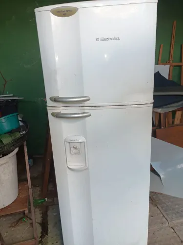Refrigerador Eletrolux 310 LTS Fost Free 
