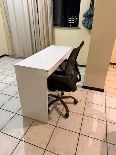 Escrivaninha + Cadeira de escritório