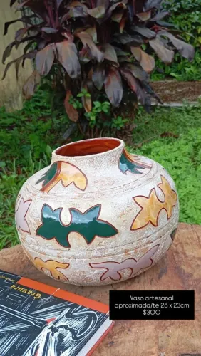 Vaso de cerâmica artesanal