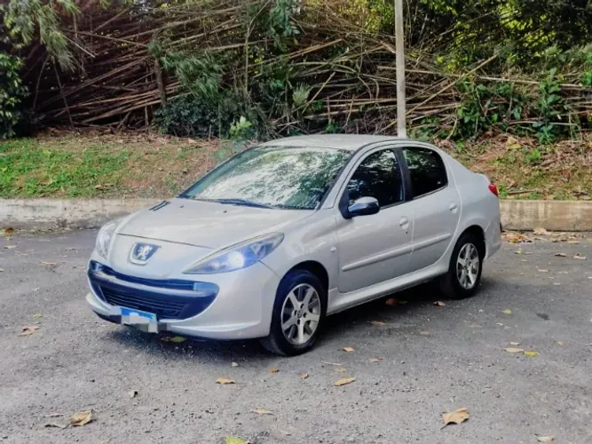 Peugeot 207 Sedan Passion XR 1.4 Flex 8V 4P 2010
