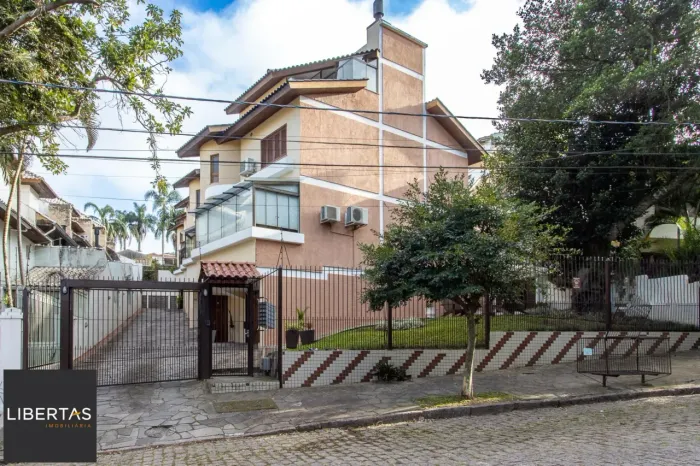 Casa em condominio Zona Sul, desocupada