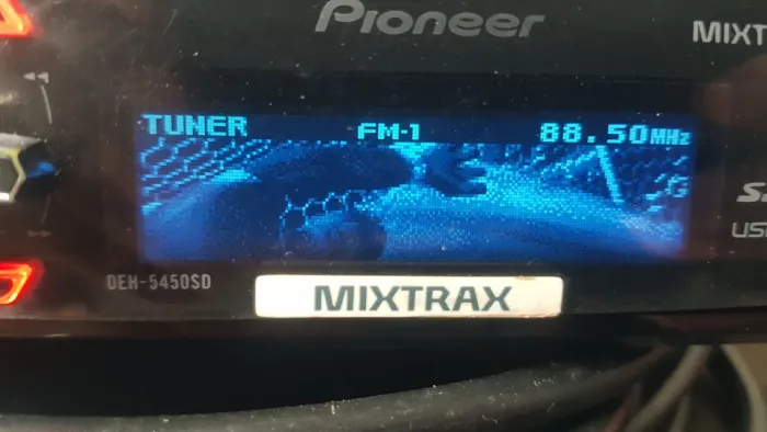 Pioneer Golfinho Pioneer USB e Cartão SD e saída pra Sub Subwoofer