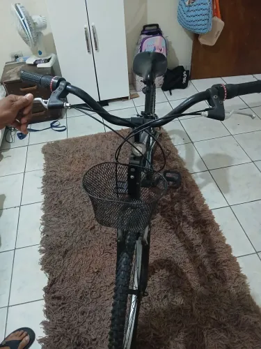 Vende-se uma bicicleta