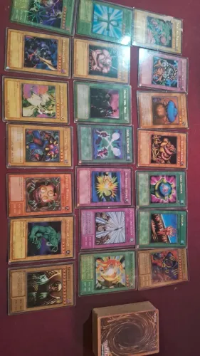 Deck 85 Cards Yu-Gi-Oh  ( Sem repetidos) Tamanho médio