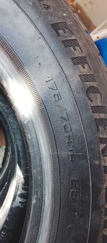Vendo pneus 14 170.75 valor 250 reais ou troca por algo do meu interesse 